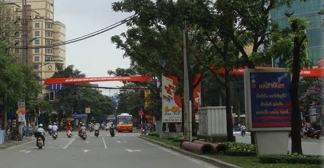 Cua hang qua tet yen sao noi tieng tren pho giang vo