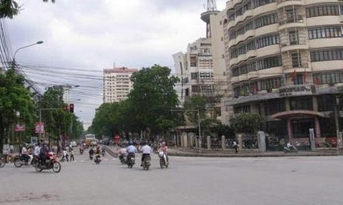 Mua qua tet yen sao cao cap tren pho huynh thuc khang