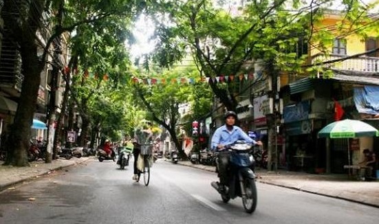 Qua tet yen sao cao cap tren pho hang bun