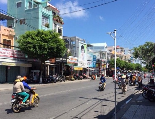 mua qua tet yen sao cao cap tren pho nguyen trung truc